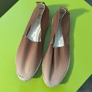 Anne Klein iflex flats. Ombré tan, size 10.